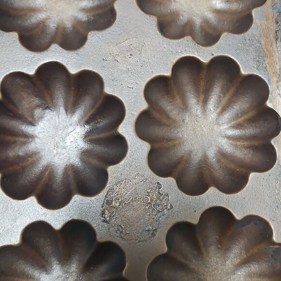 Cast Iron Turks Head Handled Muffin Pan Antique Heavy 12 Slot Unmarked Gatemark? - Picture 6 of 15